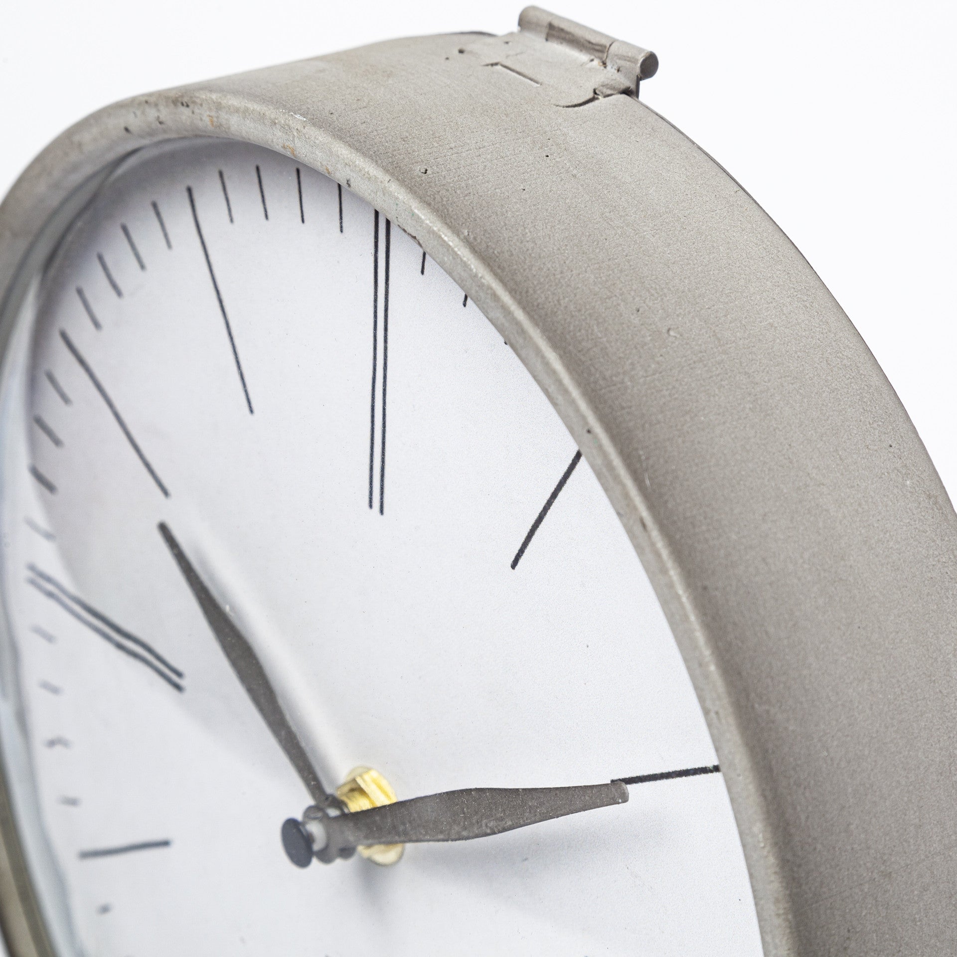 Gray Metal Circular Desk Table Clock Equipped with a Quartz Movement-2