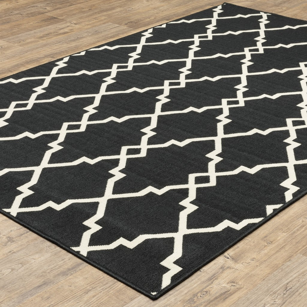 5’x8’ Black and Ivory Trellis Indoor Outdoor Area Rug-4