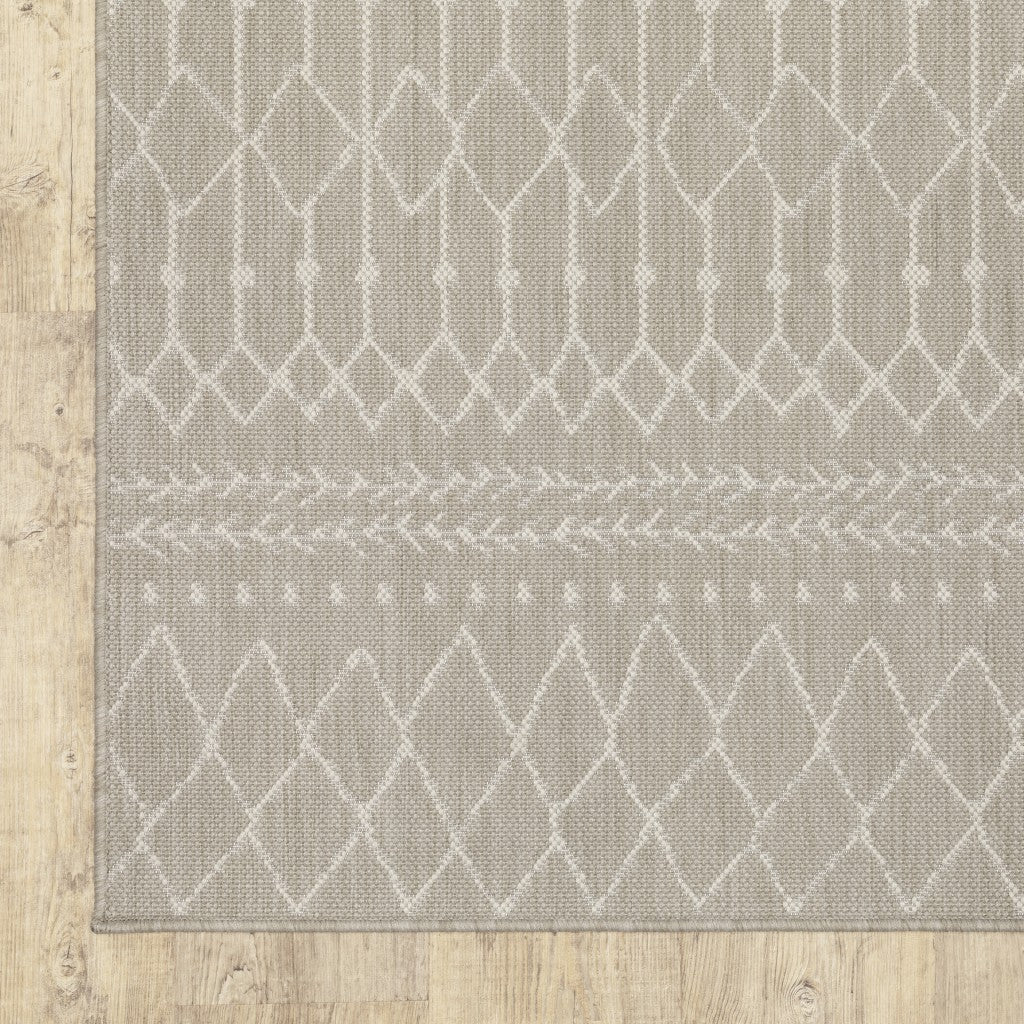 8’x11’ Gray and Ivory Geometric Indoor Outdoor Area Rug-1